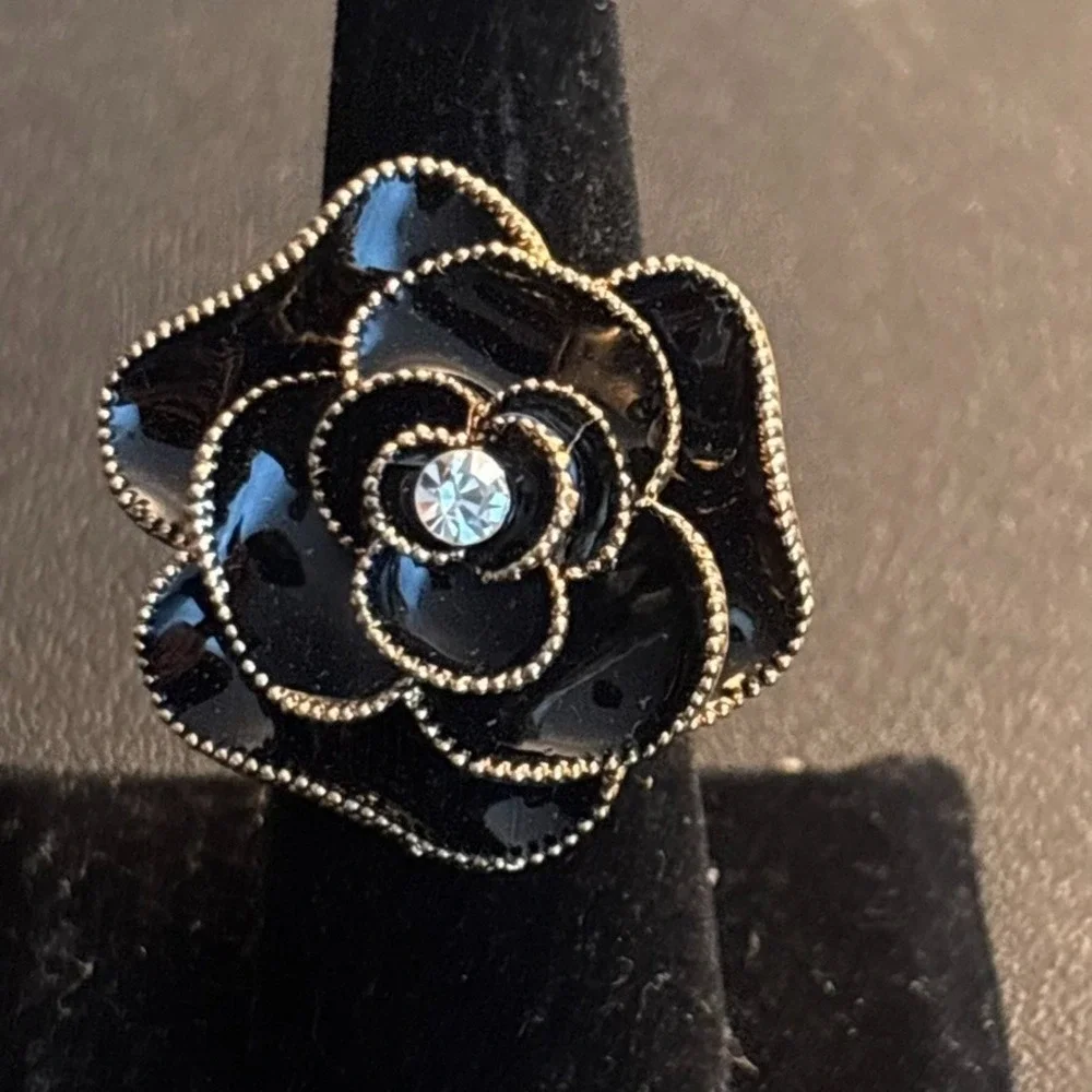 New Womens Black Gold Toned Rhinestone Flower Fashion Statment Ring Free Size